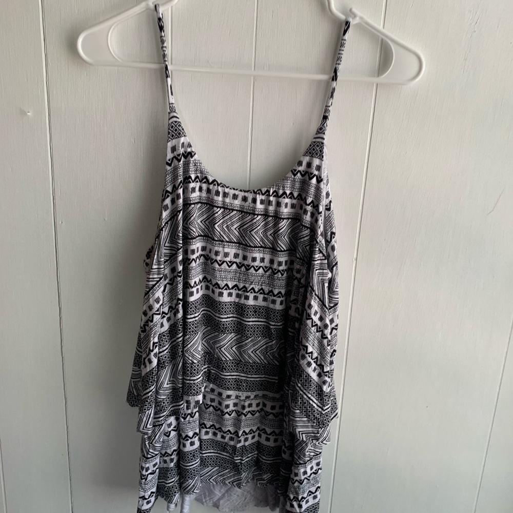 Multi-Layer Patterned Tank Top - Picture 4 of 4